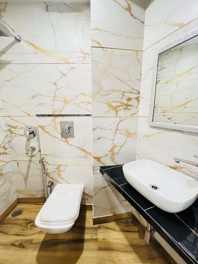 Hotel Red Stone Inn - Near New Delhi Railway Station - Paharganj Kültér fotó