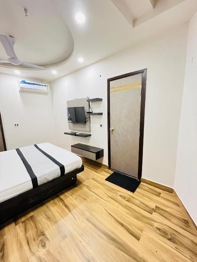 Hotel Red Stone Inn - Near New Delhi Railway Station - Paharganj Kültér fotó