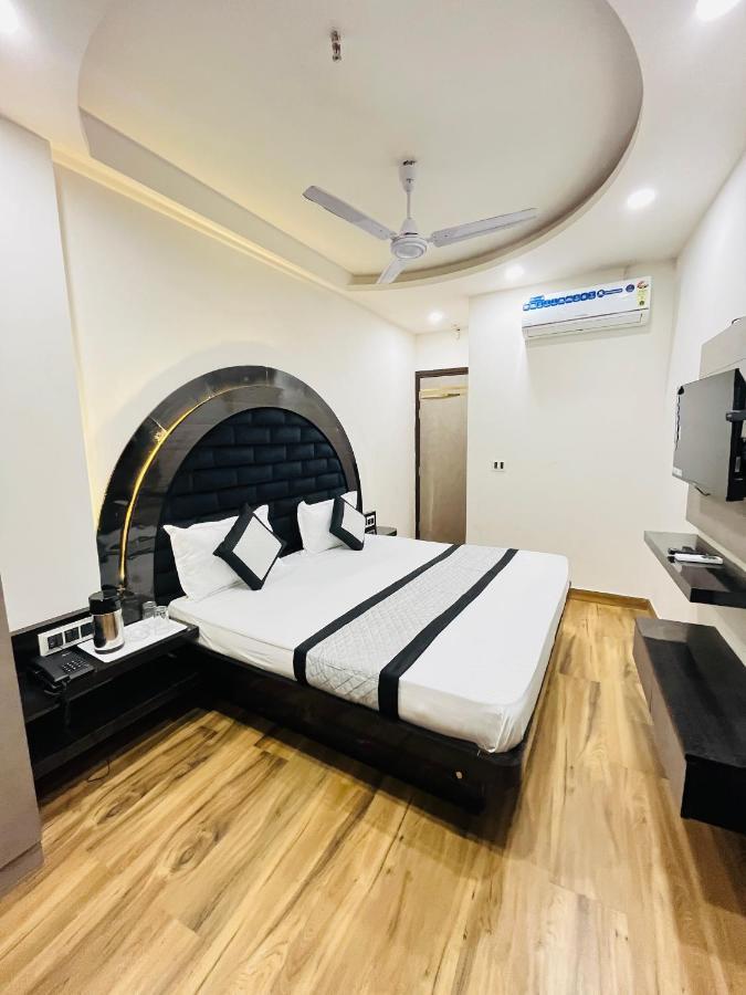 Hotel Red Stone Inn - Near New Delhi Railway Station - Paharganj Kültér fotó