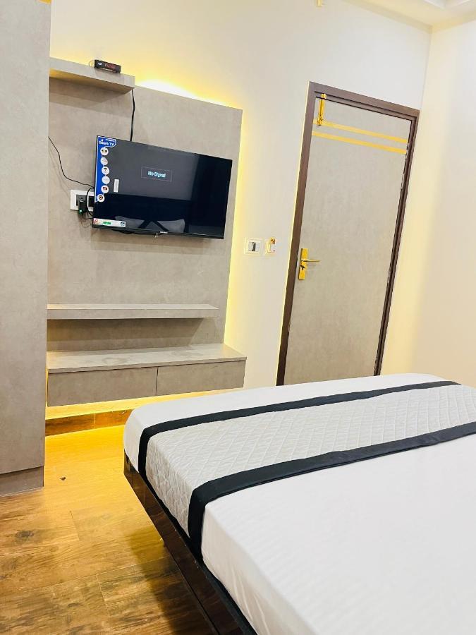 Hotel Red Stone Inn - Near New Delhi Railway Station - Paharganj Kültér fotó
