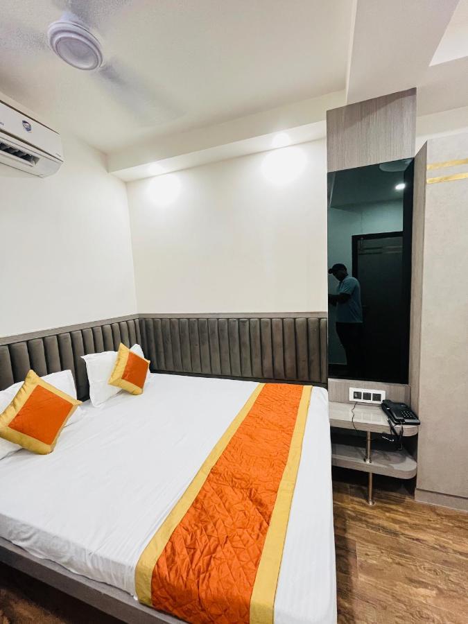 Hotel Red Stone Inn - Near New Delhi Railway Station - Paharganj Kültér fotó