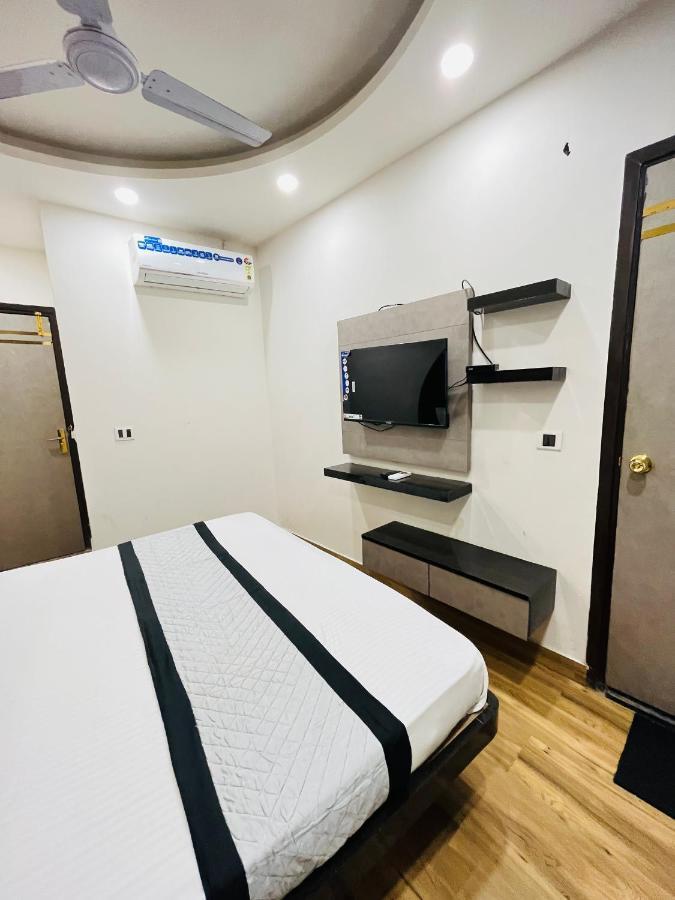 Hotel Red Stone Inn - Near New Delhi Railway Station - Paharganj Kültér fotó