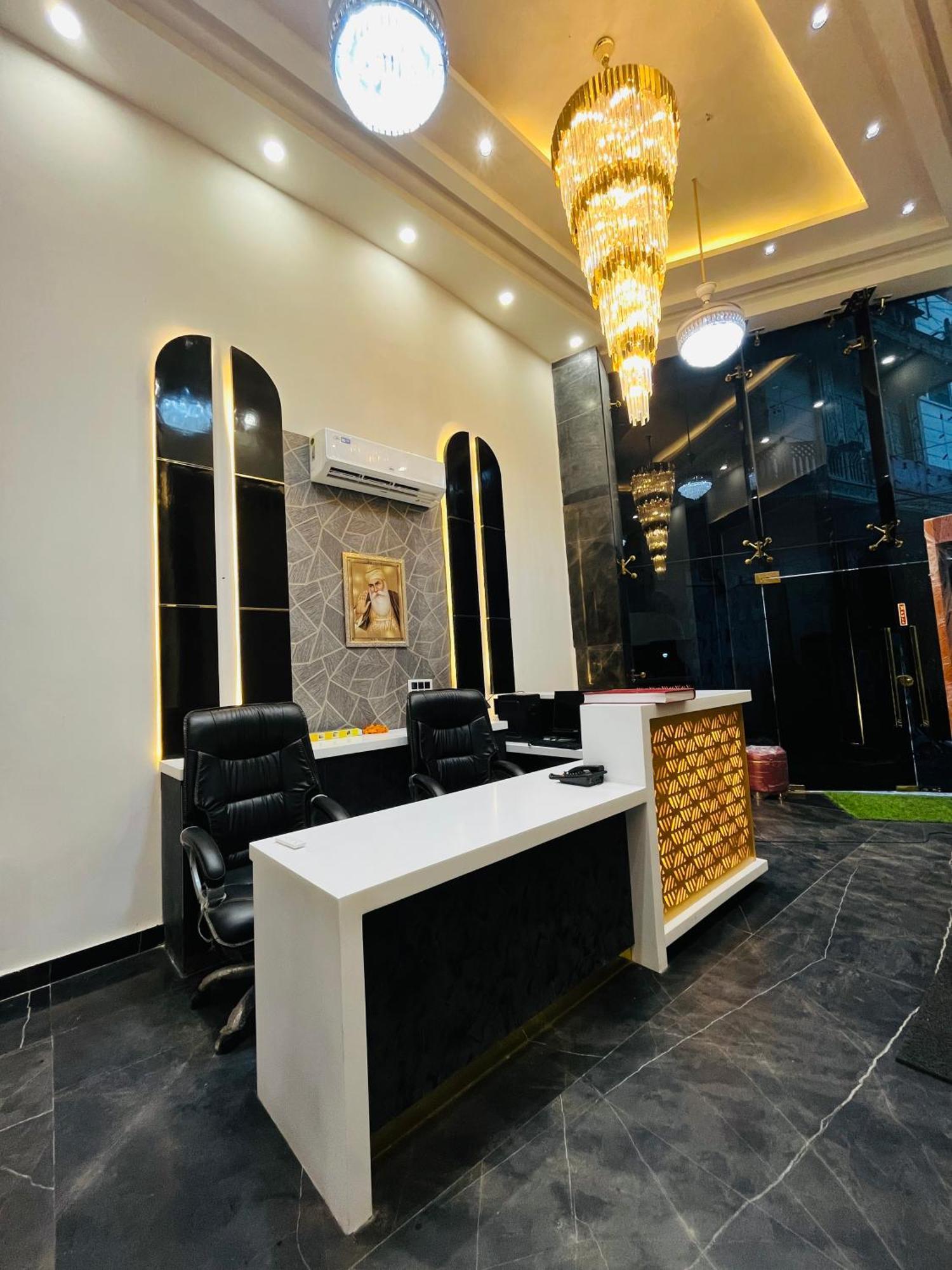 Hotel Red Stone Inn - Near New Delhi Railway Station - Paharganj Kültér fotó