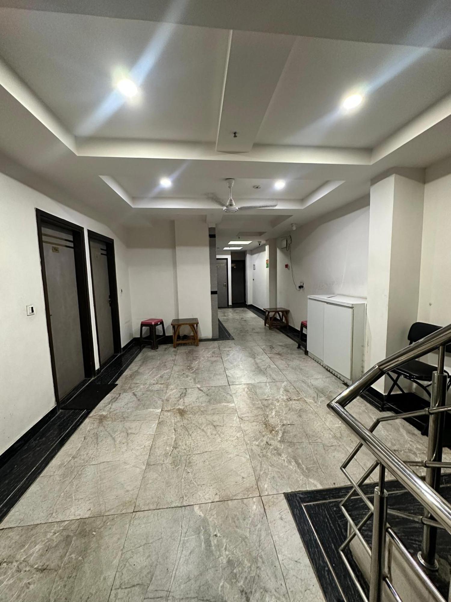 Hotel Red Stone Inn - Near New Delhi Railway Station - Paharganj Kültér fotó