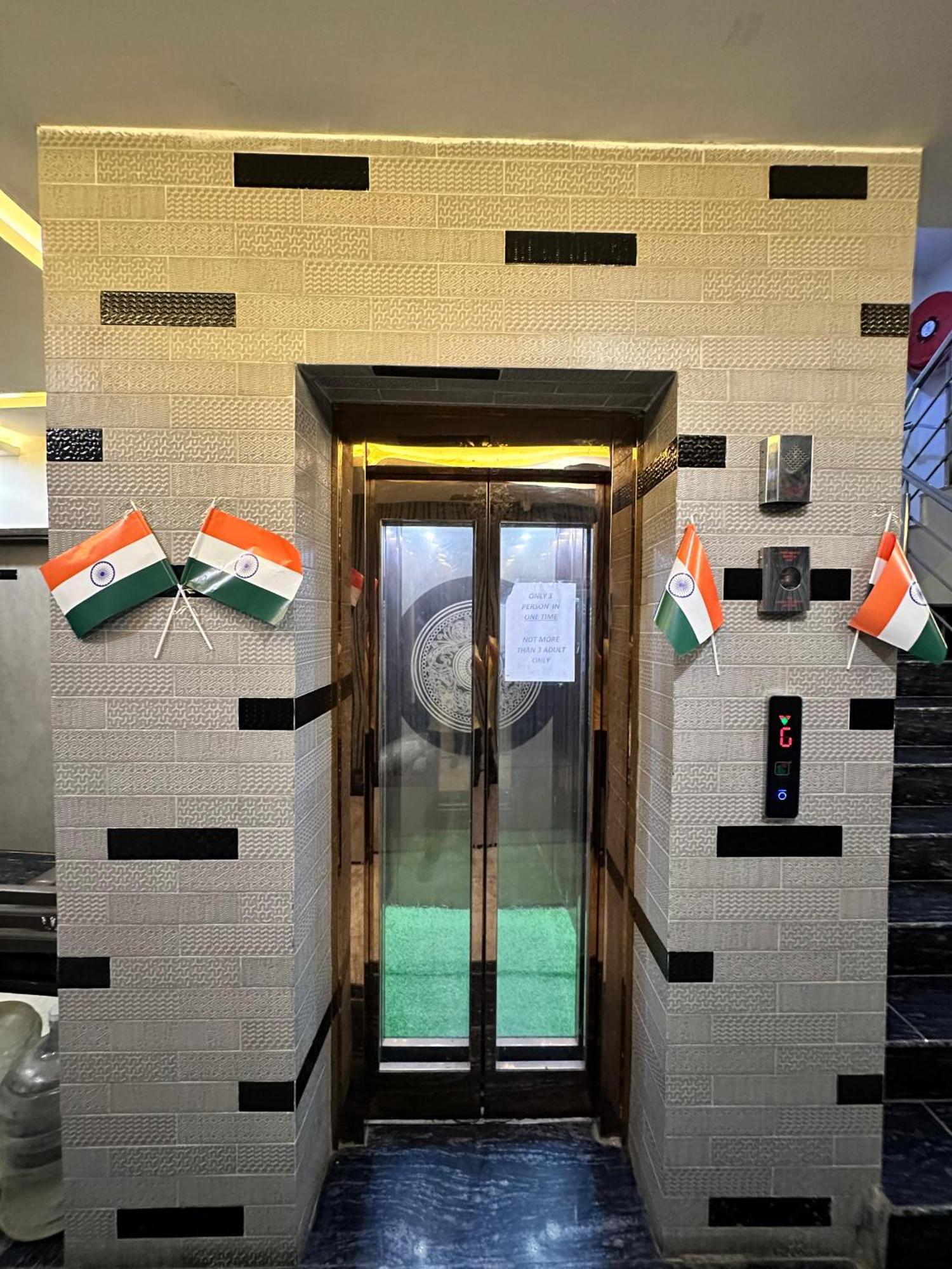 Hotel Red Stone Inn - Near New Delhi Railway Station - Paharganj Kültér fotó