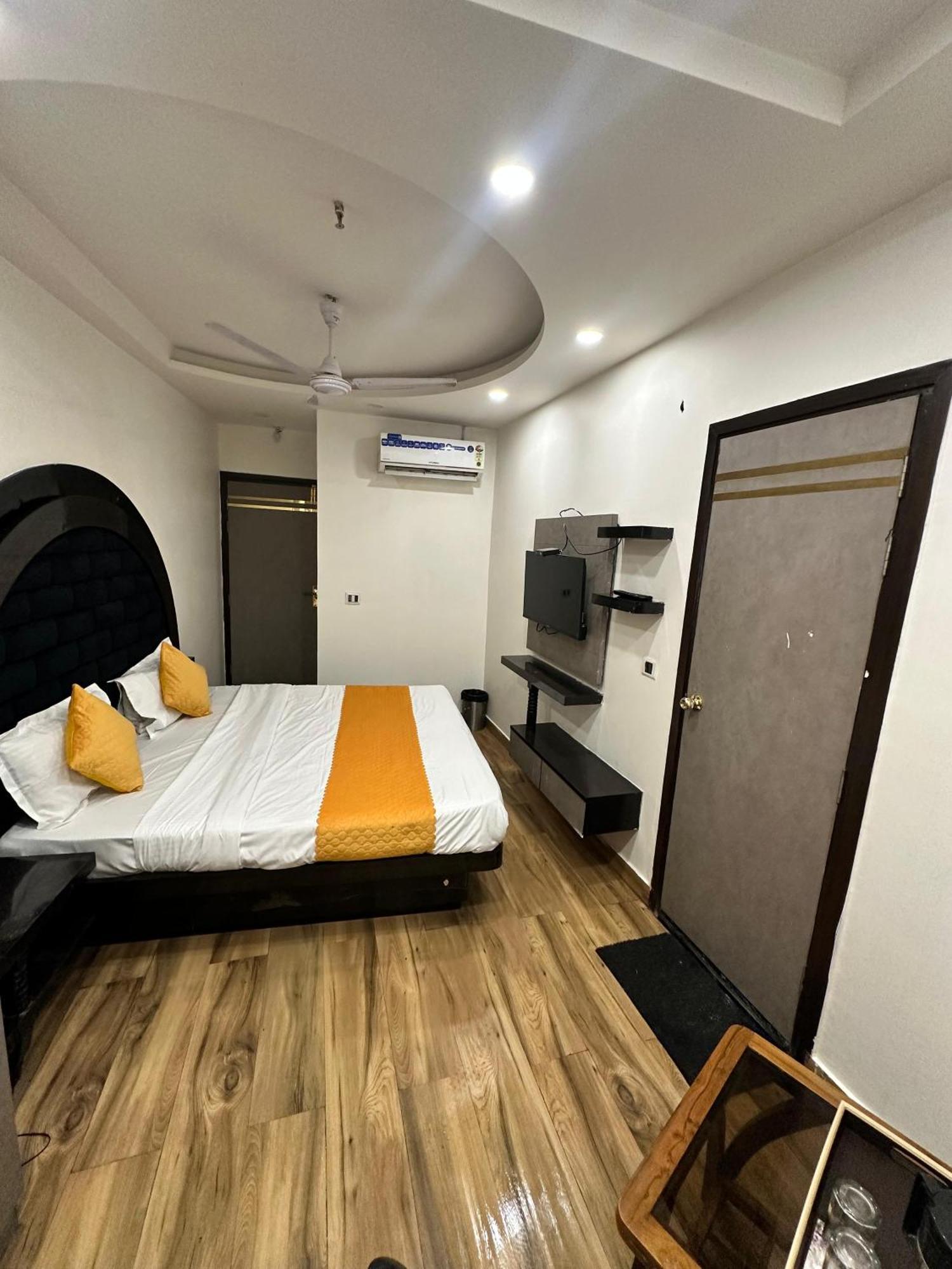 Hotel Red Stone Inn - Near New Delhi Railway Station - Paharganj Kültér fotó
