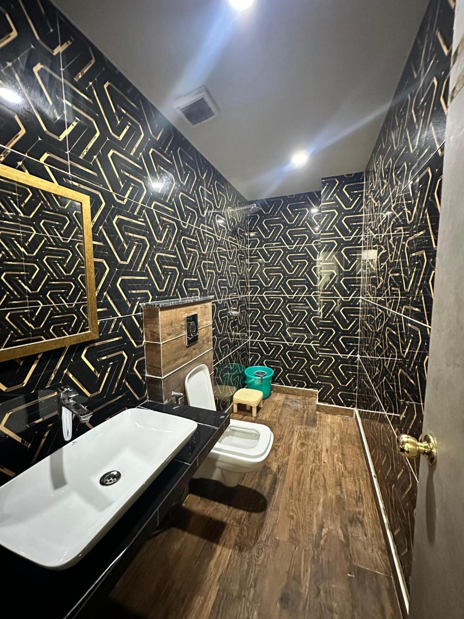 Hotel Red Stone Inn - Near New Delhi Railway Station - Paharganj Kültér fotó